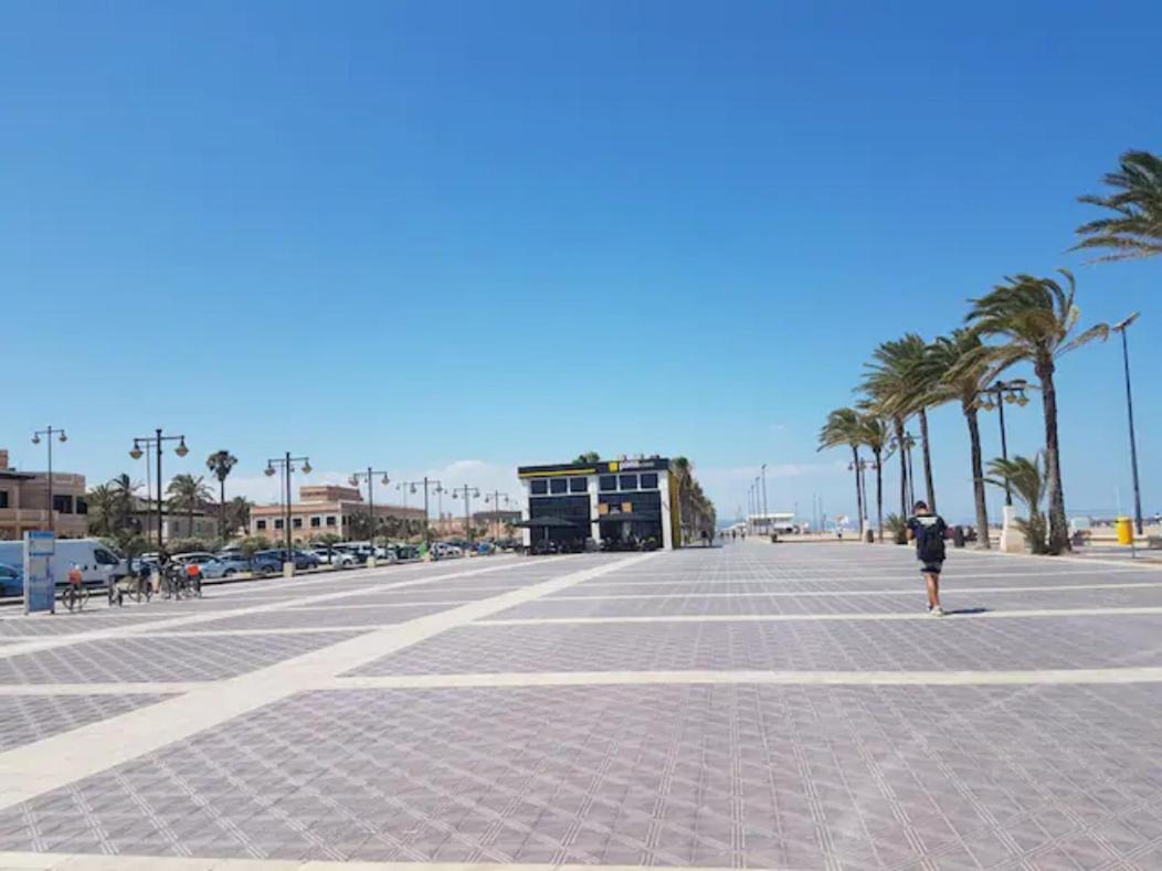 Reina Playa Valencia Exterior photo